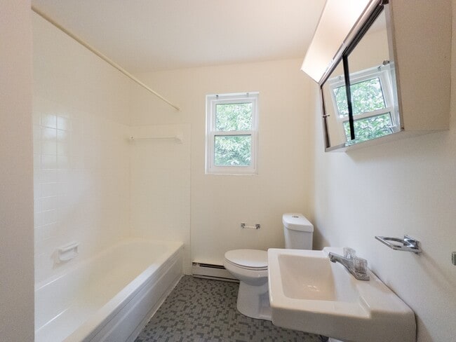 Baño - The Cloverleaf