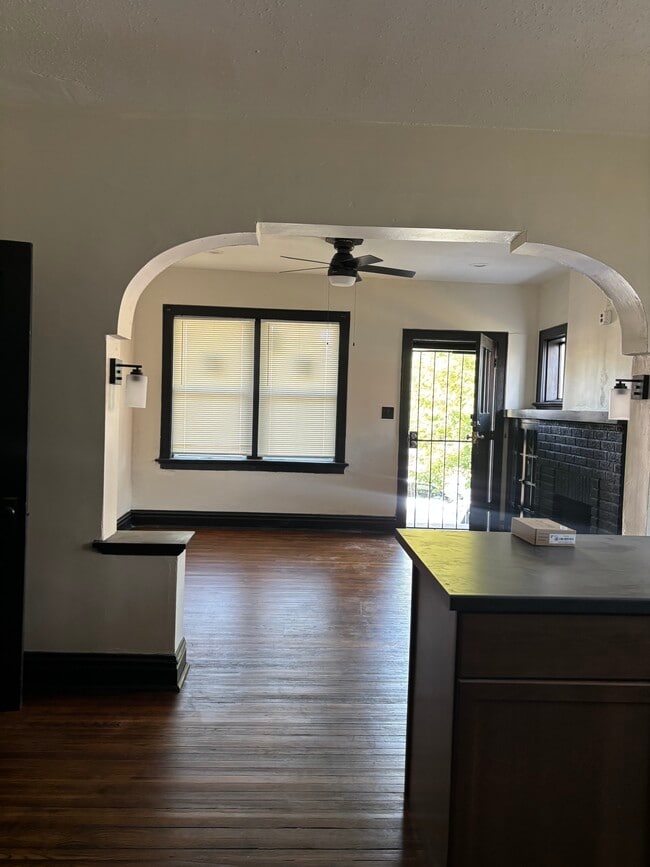 4124 Page Blvd Unit 1