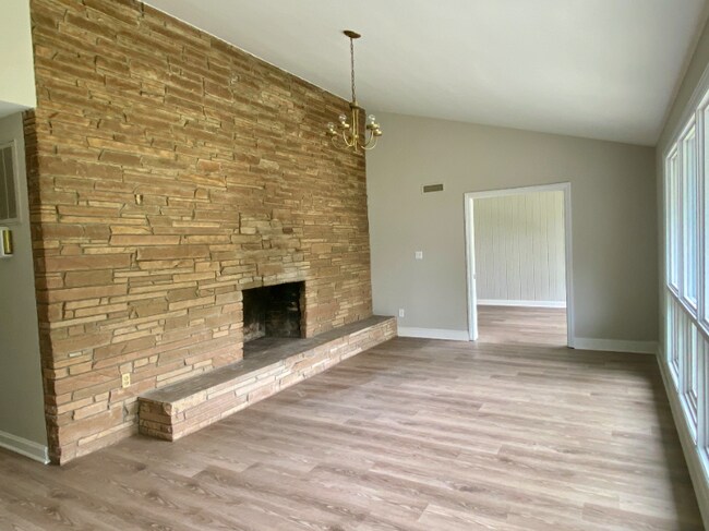 Photo - 610 Howell St