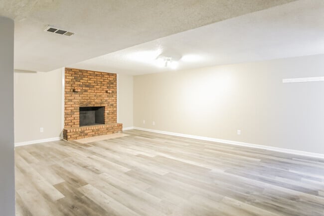 Photo - 401 SE Westminister Rd
