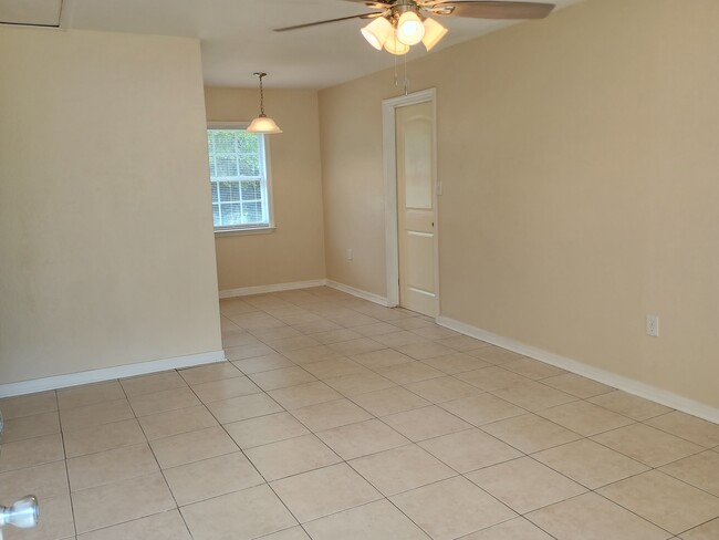 Photo - 6422 Eva St