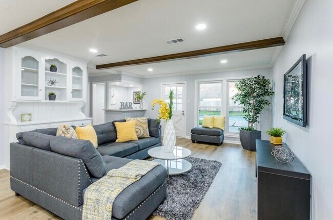 Photo - 15614 Pebble Bend Dr