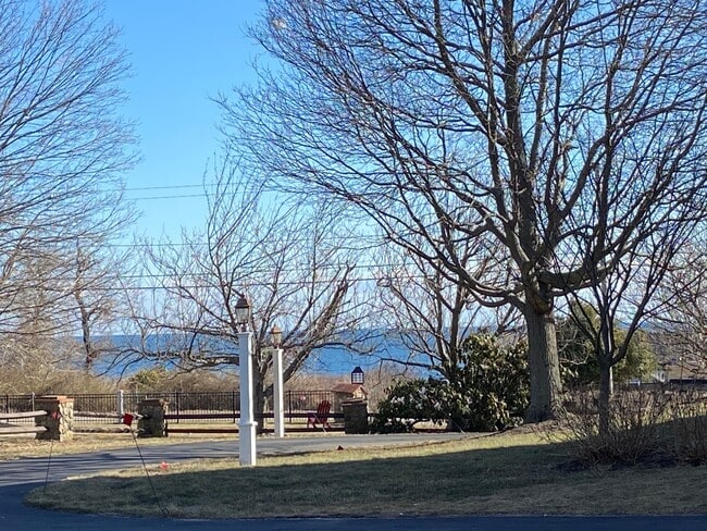 carriage house 1 bedroom apartment - 355 Hatherly Rd Unit carriage hse apt-utils in