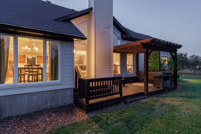 Photo - 435 Oxbow Trail