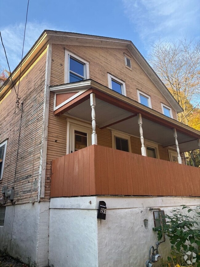 Building Photo - 241-243 Baker St Aliquippa, PA 15001 Unit 241 Baker St Aliquippa Rental