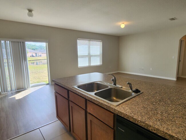 Photo - Lake Front House 4 Bedroom 3 Bathroom