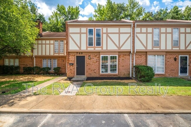 Photo - 749 Pleasant St Townhome