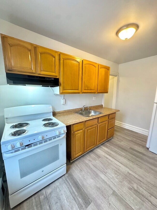 Photo - 924 W Turner St Unit 2