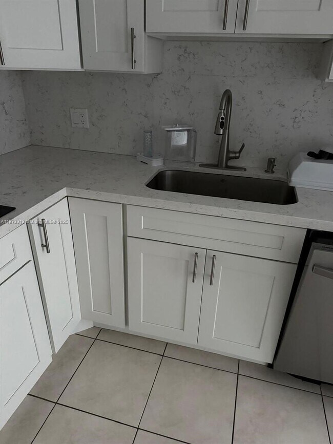 Photo - 400 Kings Point Dr Unit 525