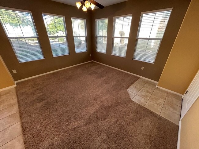 Photo - EASY LIVING IN THE NORTHWEST WITH BRIGHT C...