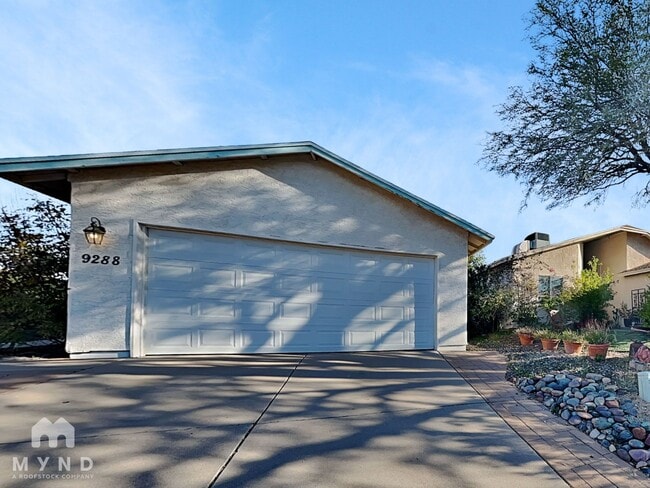 Building Photo - 9288 N Yorkshire Ct