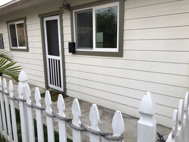 Photo - 3 units Unit B