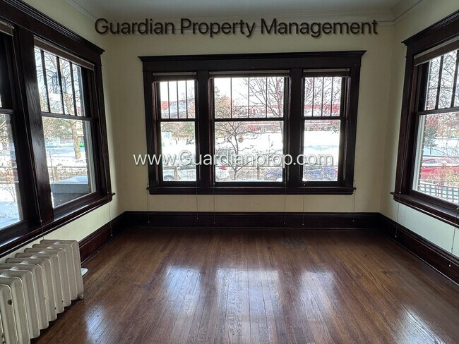 Photo - Spacious Condo With Office, Dishwasher, 1 Parking Space, Hardwood Floors, Free Laundry Unit 2