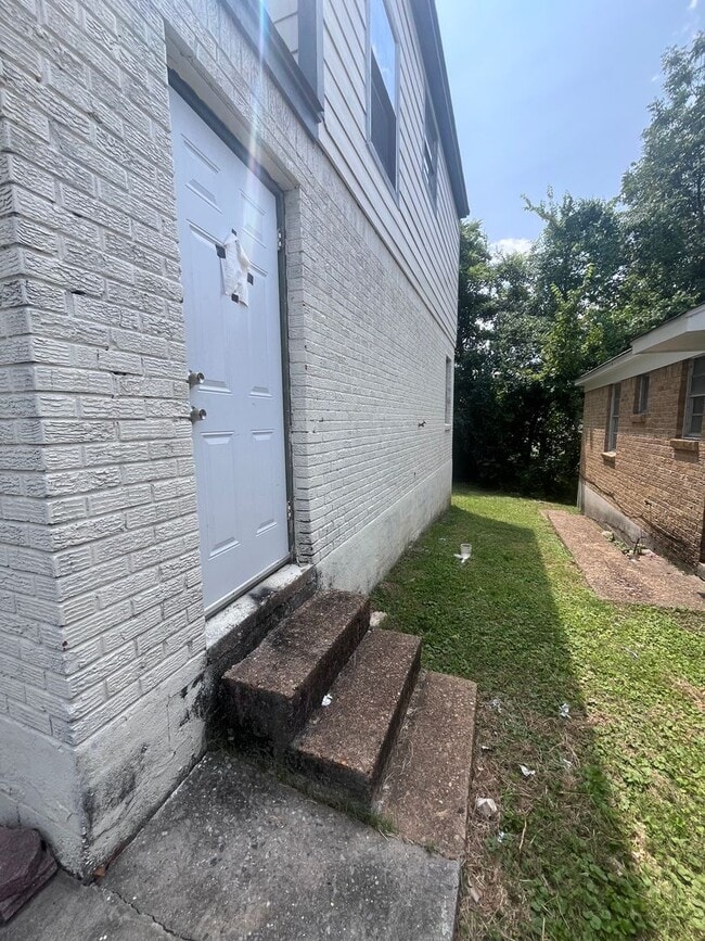 Photo - 2115 Bennett Ave