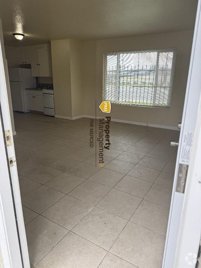 Building Photo - Charming Studio Apartment in Atwater!