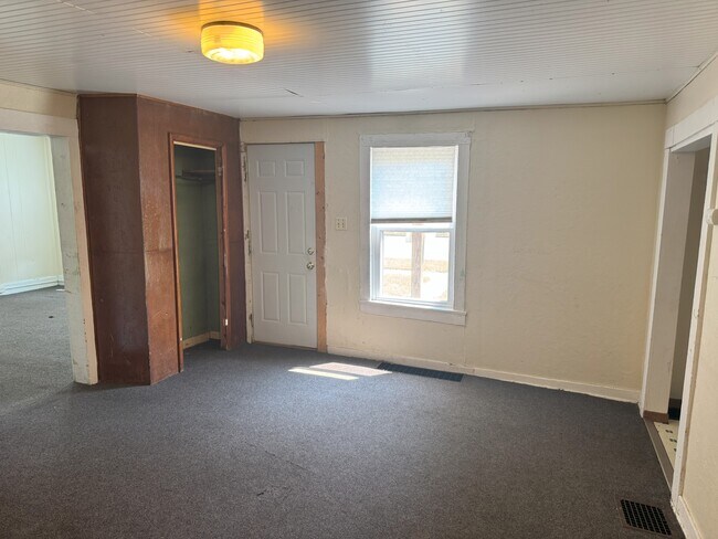 812 Chippewa St Unit 4BR/1BA