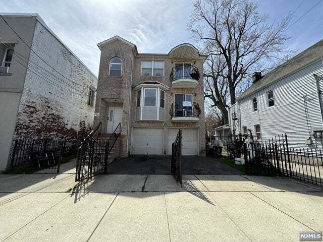 Photo - 40 11th Ave W House
