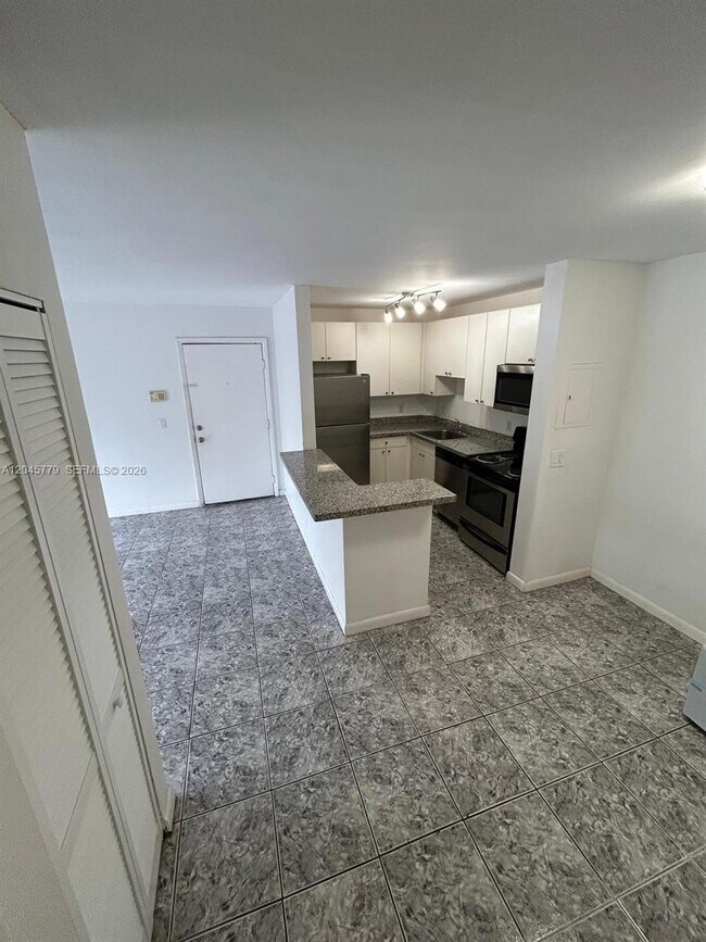 Photo - 10765 Cleary Blvd Unidad 109