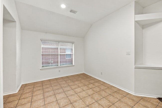 4112 Merlet Dr