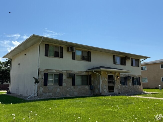 Building Photo - 1748 La Crescent St Unit 9 Rental