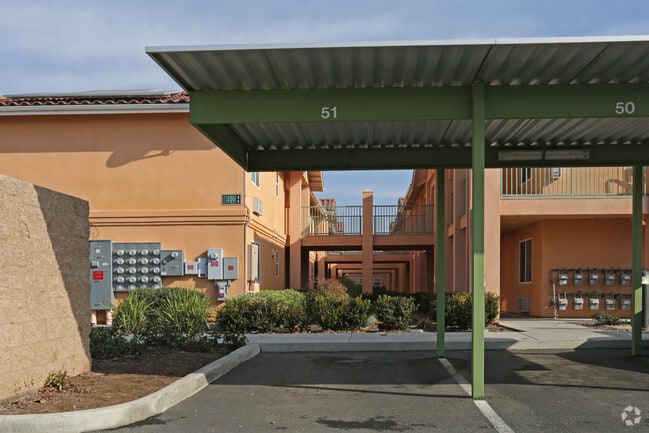 Photo - Groves at Lindsay