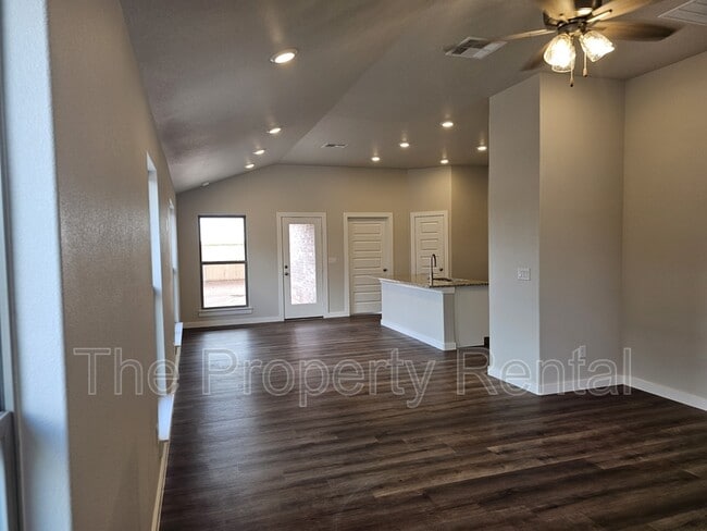 Photo - 6109 Buckthorn Dr