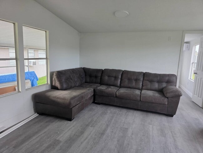 Photo - 933 Chandrika Pl