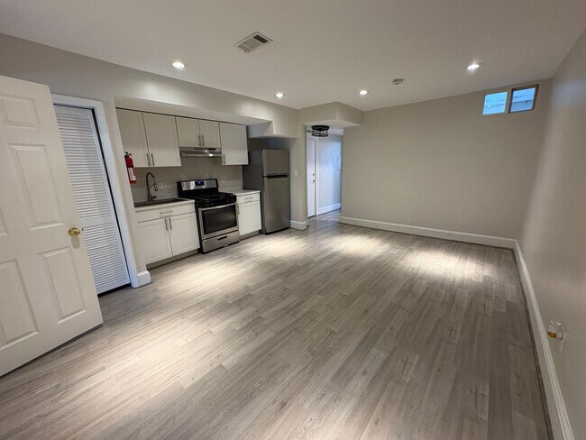Photo - 1712 West Virginia Ave NE Unit #3