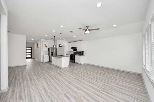 7007 Fleetwood Crescent Wy