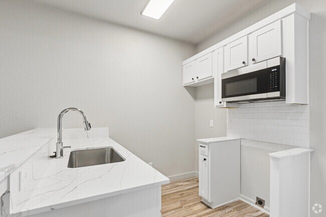 Studio - 489SF - Kitchen