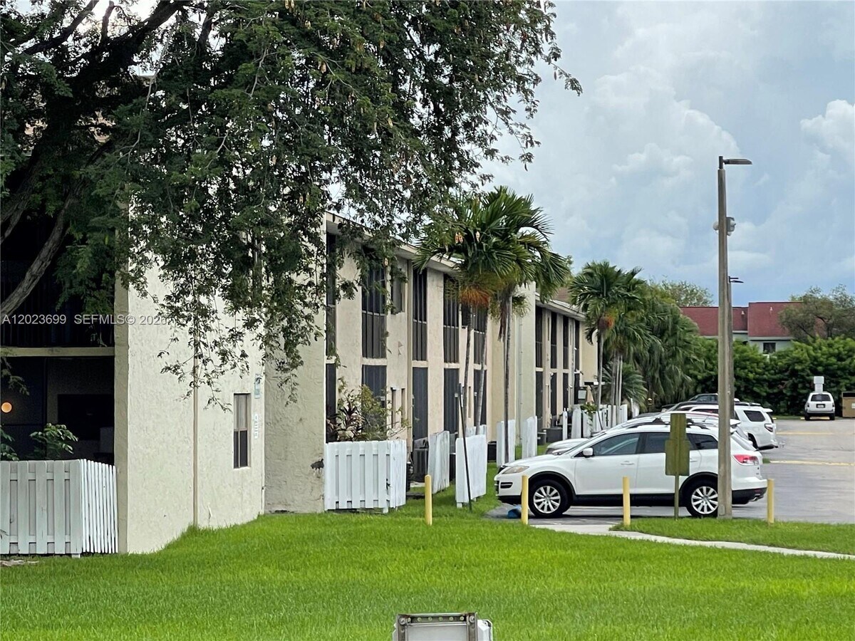 Photo - 10370 SW 220th St Unidad 224