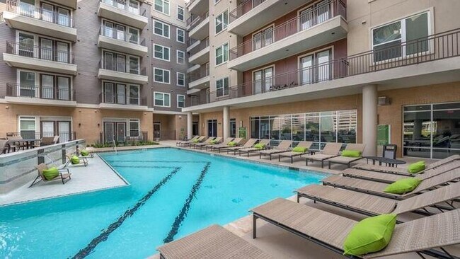 Photo - 1755 Wyndale St Unit b8