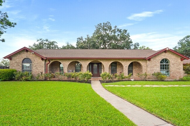 Building Photo - 5003 Mockingbird Ln