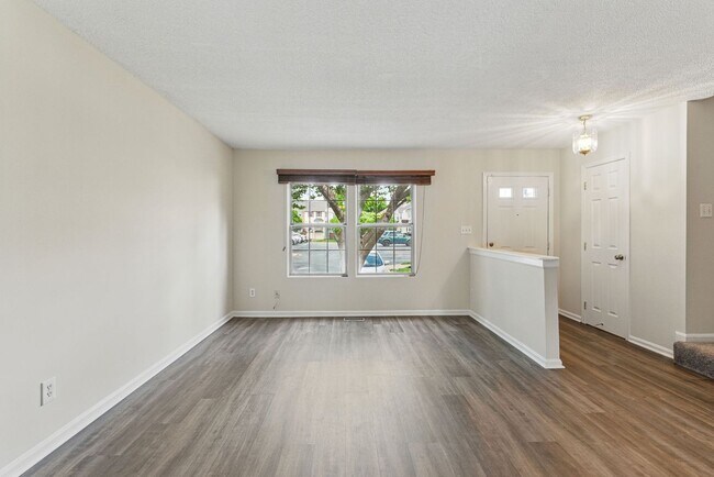 Photo - 505 Knollwood Ct