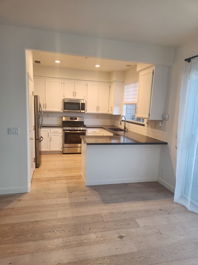 Photo - 2064 Easton Dr