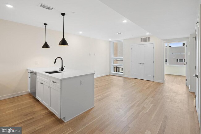 Building Photo - 806 N 2nd St Rental