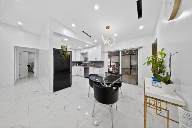 Photo - 849 Camellia Dr