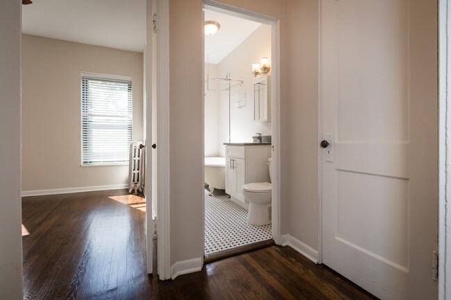 Photo - Ivy at Kimbark