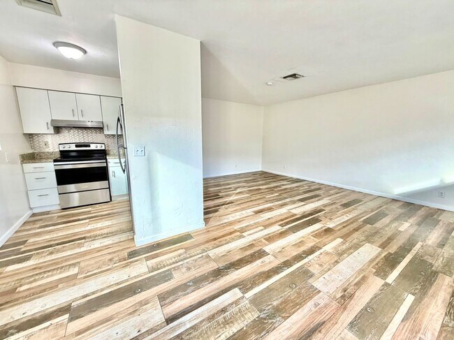 Photo - 1821 N 17th Ct