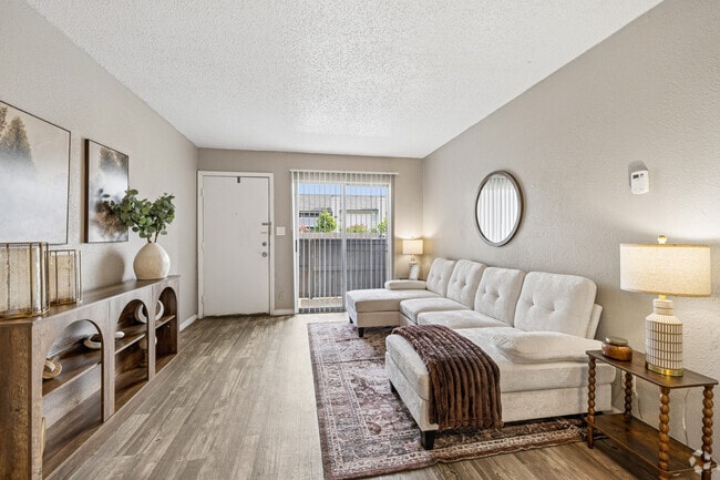 1BR, 1BA - 725SF - Living Area