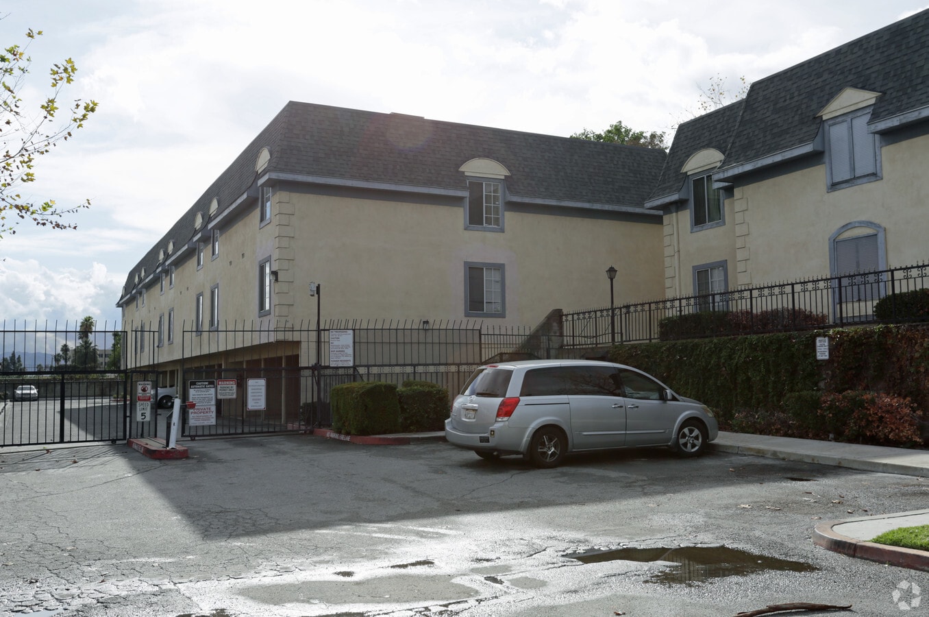 Photo - 149 W 6th St