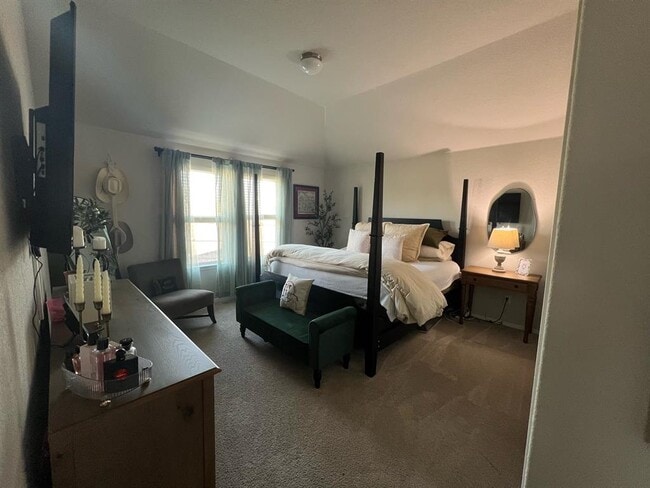 Photo - 225 Graver St