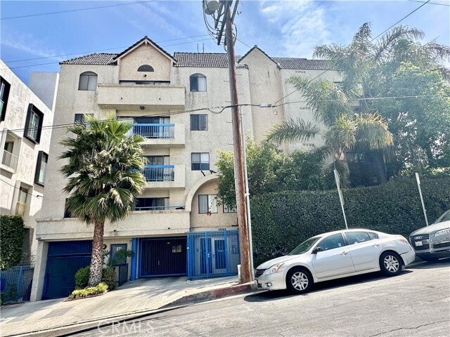Photo - 1052 S Mariposa Ave Unidad 305