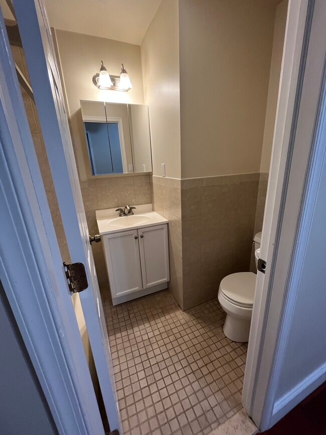 Baño delantero - 2135 S 5th St Unidad 2nd Fl