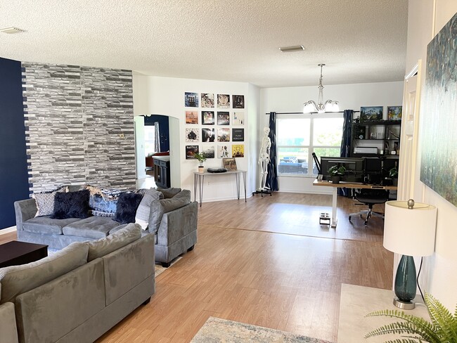 Photo - 78 Fountain Gate Ln