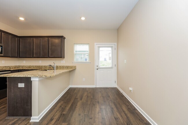Photo - Beautiful 2 Bedroom Townhome with Great Lo...