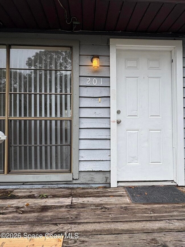 Building Photo - 2000 Agora Cir SE Unit 201