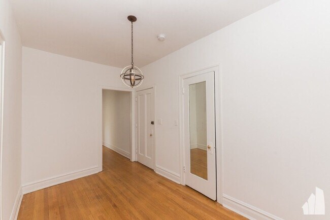 Photo - 7000 N Sheridan Rd