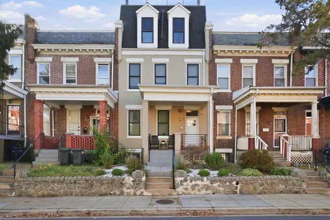 Building Photo - 3222 Warder St NW Unit 5