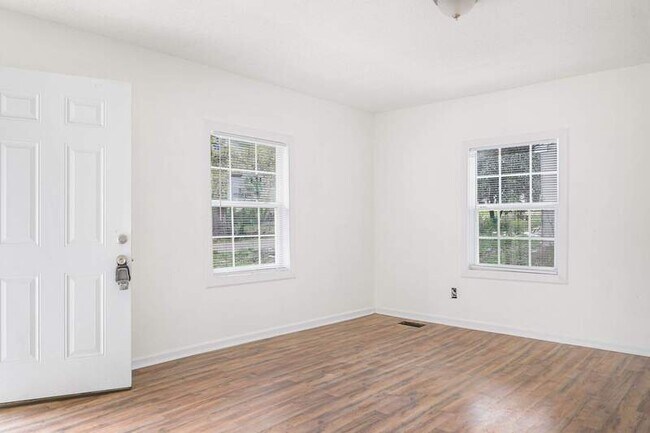 Photo - 2956 La Salle St